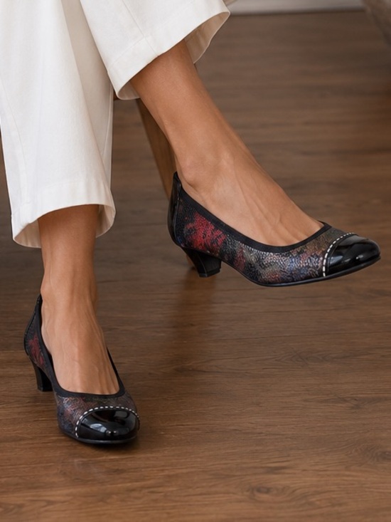 un tour en ville Shoes - Classic Low Heel Pumps in Black Multicolor